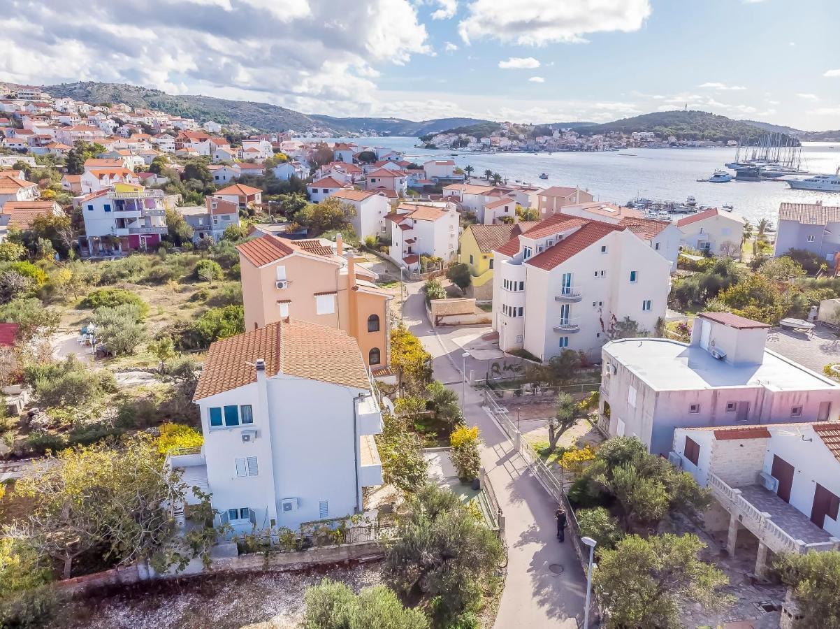 Apartments Karleusa Рогозница Екстериор снимка
