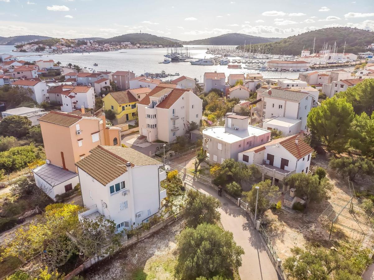 Apartments Karleusa Рогозница Екстериор снимка